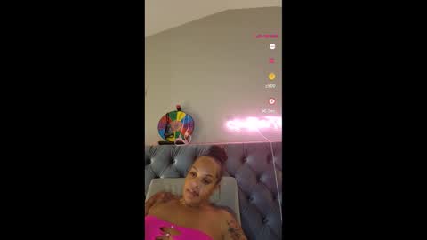 urfaveriri online show from 11/15/25, 10:12