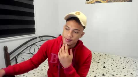 urfucker_vinz online show from 07/26/26, 02:24