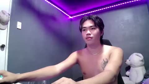 Snapshot of urfuckinghighness chatting on 10/15/25, 02:50 ask me online show from 10/15/25, 02:50