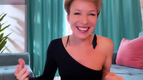 Snapshot of urgoddessjenny chatting on 09/27/25, 12:21 Jenny online show from 09/27/25, 12:21