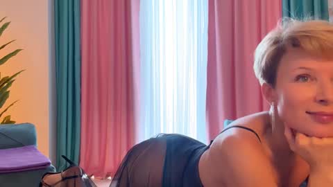 Snapshot of urgoddessjenny chatting on 10/15/25, 12:05 Jenny online show from 10/15/25, 12:05