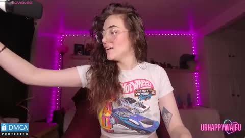 Snapshot of urhappywaifu chatting on 11/04/25, 01:27 kae online show from 11/04/25, 01:27