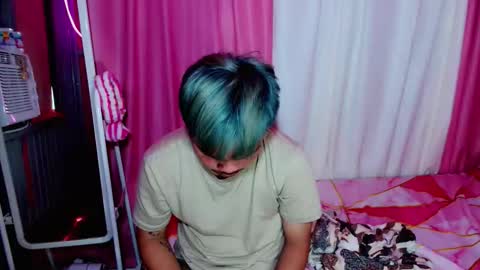 Snapshot of urhot_kharlxoxo chatting on 11/18/25, 04:39 john carlo online show from 11/18/25, 04:39