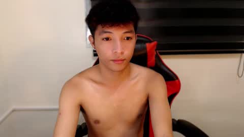 Snapshot of urhotethanxx chatting on 11/14/25, 05:55 Ethan online show from 11/14/25, 05:55