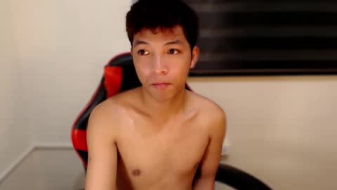 Snapshot of urhotethanxx chatting on 11/18/25, 05:06 Ethan online show from 11/18/25, 05:06