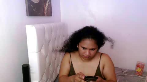 Snapshot of urhotmariahclara chatting on 05/22/26, 04:23 Anna online show from 05/22/26, 04:23