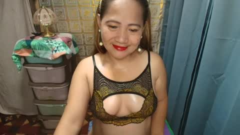 urhotmomzoey online show from 07/11/26, 05:48
