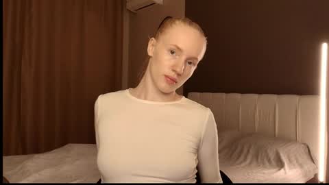 ElizabethLizy online show from 05/27/26, 06:38