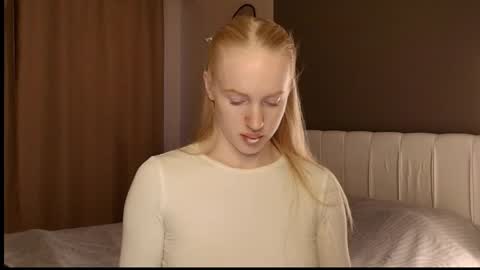 ElizabethLizy online show from 06/06/26, 05:06