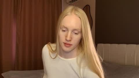 ElizabethLizy online show from 06/14/26, 05:04