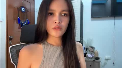 Amira online show from 10/17/25, 02:48