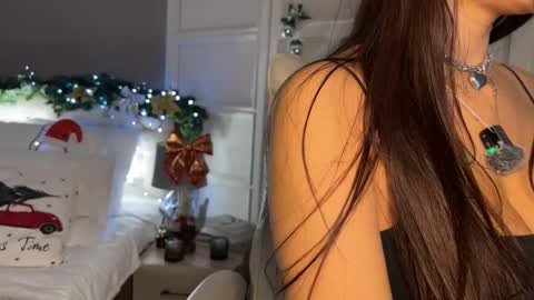 Snapshot of urlillshy chatting on 12/23/25, 01:14 Kristina online show from 12/23/25, 01:14