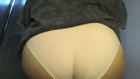 Snapshot of urlovely_hait chatting on 10/23/25, 07:51 Sham online show from 10/23/25, 07:51