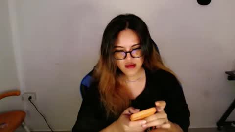 Snapshot of urlovely_hait chatting on 01/15/26, 06:11 Sham online show from 01/15/26, 06:11