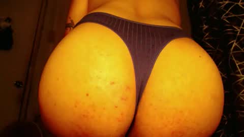Snapshot of urlovely_hait chatting on 04/05/26, 10:29 Sham online show from 04/05/26, 10:29