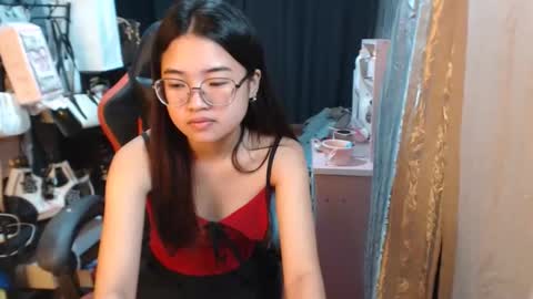 urlovelychinita online show from 10/15/25, 01:06