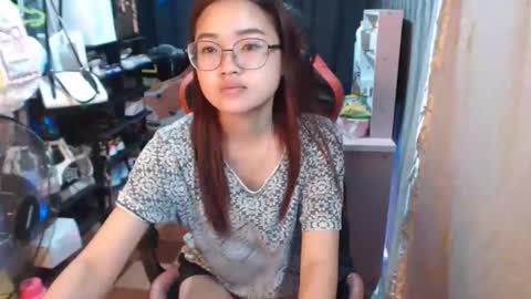 urlovelychinita online show from 10/18/25, 11:49