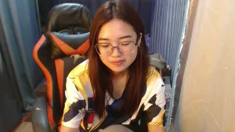 urlovelychinita online show from 11/19/25, 12:32