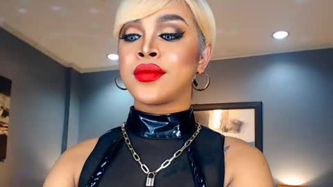 UrMajestyTyra online show from 01/05/25, 11:22