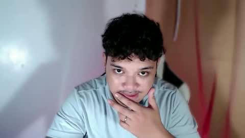 Snapshot of urmilky_shooterxx chatting on 10/10/25, 03:11 Drei online show from 10/10/25, 03:11