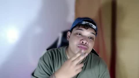 Snapshot of urmilky_shooterxx chatting on 10/14/25, 07:53 Drei online show from 10/14/25, 07:53