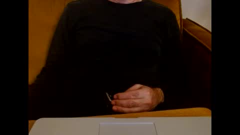 Snapshot of uropportunity chatting on 11/11/25, 02:55 Dutchsoftie online show from 11/11/25, 02:55