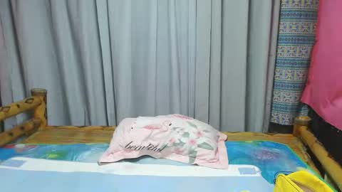 Snapshot of urpinay_singlemother chatting on 03/18/26, 02:37 urpinay_singlemother online show from 03/18/26, 02:37
