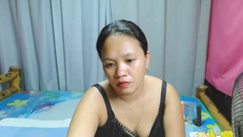 Snapshot of urpinay_singlemother chatting on 03/22/26, 04:38 urpinay_singlemother online show from 03/22/26, 04:38