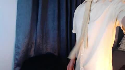 Snapshot of urpinoyasianx chatting on 09/19/25, 06:41 Mel online show from 09/19/25, 06:41