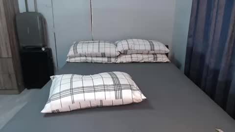 Snapshot of urpinoyasianx chatting on 09/24/25, 11:41 Mel online show from 09/24/25, 11:41