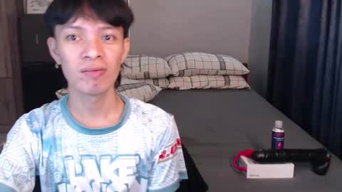 Snapshot of urpinoyasianx chatting on 09/25/25, 11:47 Mel online show from 09/25/25, 11:47