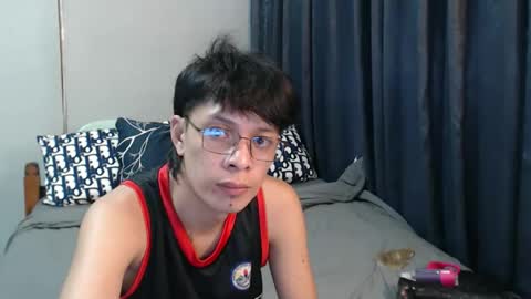 Snapshot of urpinoyasianx chatting on 10/09/25, 11:08 Mel online show from 10/09/25, 11:08