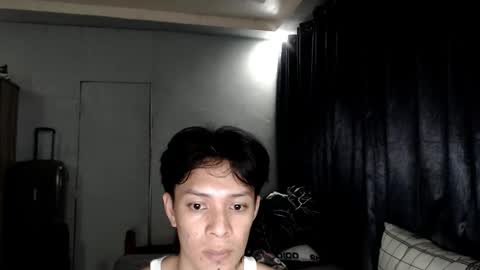 Snapshot of urpinoyasianx chatting on 10/19/25, 01:01 Mel online show from 10/19/25, 01:01