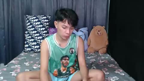 Snapshot of urpinoyasianx chatting on 11/03/25, 02:07 Mel online show from 11/03/25, 02:07