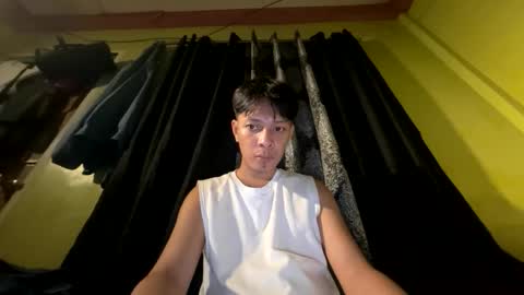 Snapshot of urpinoyasianx chatting on 05/18/26, 11:05 Mel online show from 05/18/26, 11:05