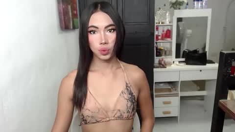 urpretty_mistake online show from 04/28/26, 02:38