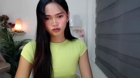 Snapshot of ursandra_xx chatting on 11/12/25, 02:45 ursandra_xx online show from 11/12/25, 02:45