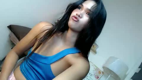 Snapshot of ursandra_xx chatting on 04/10/26, 09:25 ursandra_xx online show from 04/10/26, 09:25