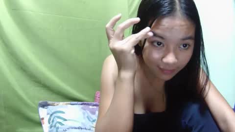 Snapshot of urskinnygirl4u18 chatting on 03/09/25, 04:49 Urskinnygirl4u18 - ROSE ROOM online show from 03/09/25, 04:49