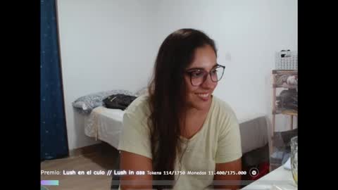 ursumi1 online show from 09/18/25, 08:22