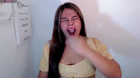 Snapshot of ursweet_ashley chatting on 12/21/24, 05:07 online show from 12/21/24, 05:07