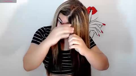 Snapshot of ursweet_ashley chatting on 01/05/25, 01:03 online show from 01/05/25, 01:03