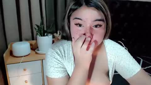 Snapshot of ursweet_ashley chatting on 02/09/25, 03:22 online show from 02/09/25, 03:22