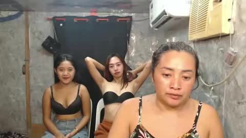 Snapshot of ursweetpinky chatting on 05/26/26, 12:17 ursweetpinky online show from 05/26/26, 12:17