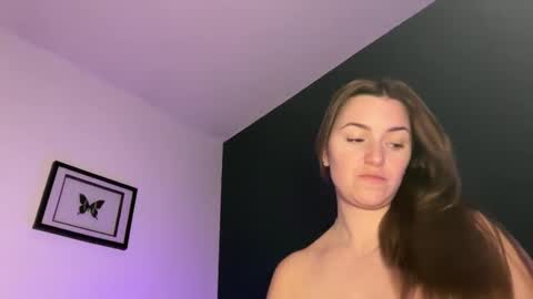 Snapshot of urwetdreamddd chatting on 12/19/24, 02:01 Dream online show from 12/19/24, 02:01