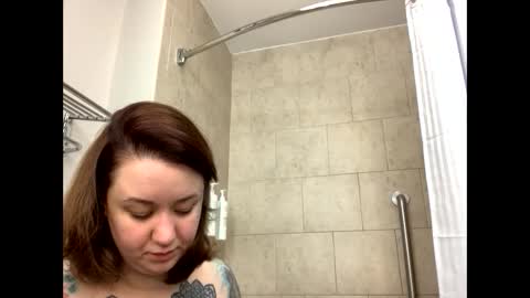 Snapshot of usefulhole chatting on 09/27/25, 12:54 usefulhole online show from 09/27/25, 12:54