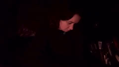 usefulhole online show from 11/28/25, 01:52