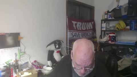 Snapshot of usgoober chatting on 11/02/25, 02:47 Eric online show from 11/02/25, 02:47