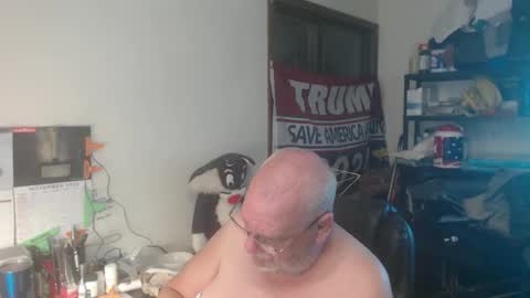 Snapshot of usgoober chatting on 11/03/25, 04:25 Eric online show from 11/03/25, 04:25