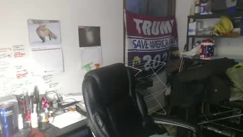 Snapshot of usgoober chatting on 11/06/25, 12:17 Eric online show from 11/06/25, 12:17